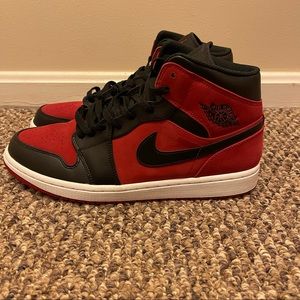 Jordan Retro 1 mid Reverse Banned (554724-610)
